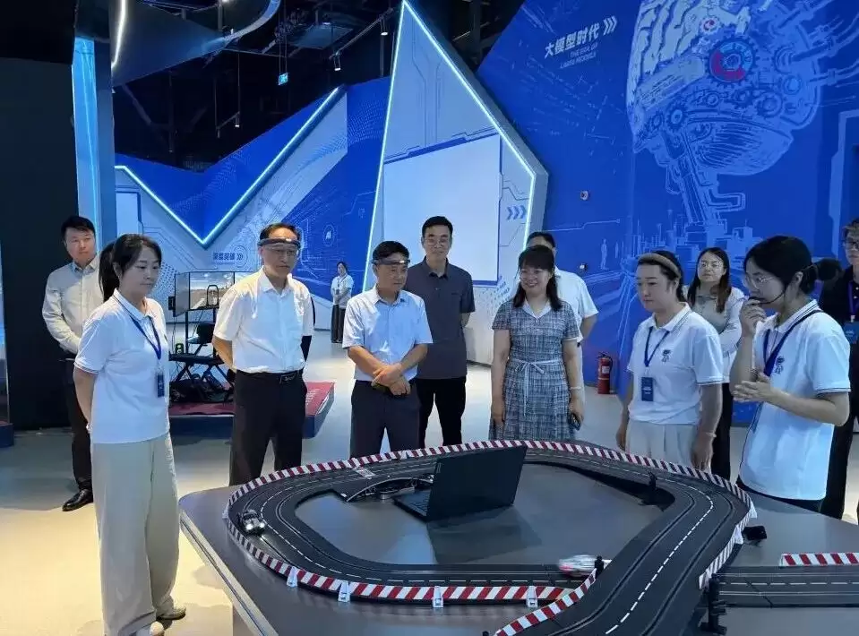 中国科学技术大学研究员王挺一行赴我县调研科普工作